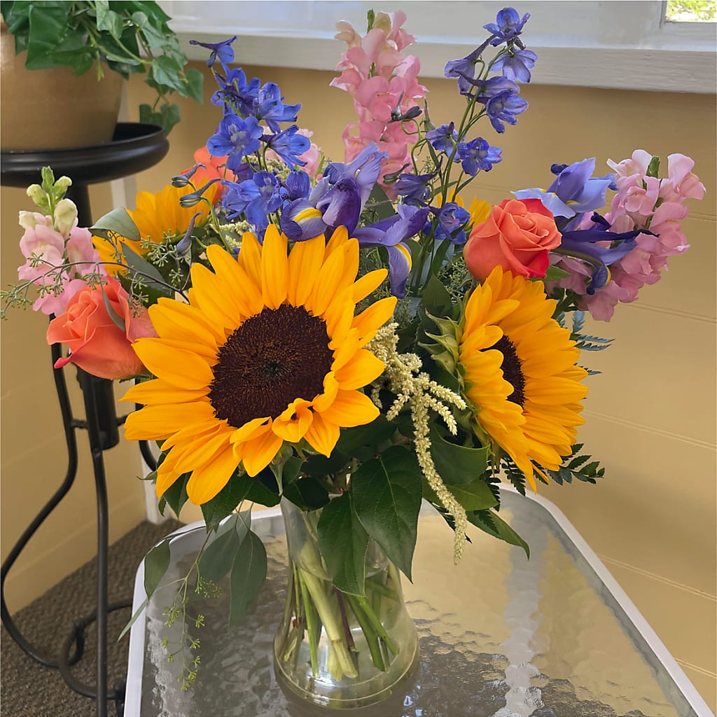 Rays of Life Bouquet –  Royalty Flowers, Alexandria VA